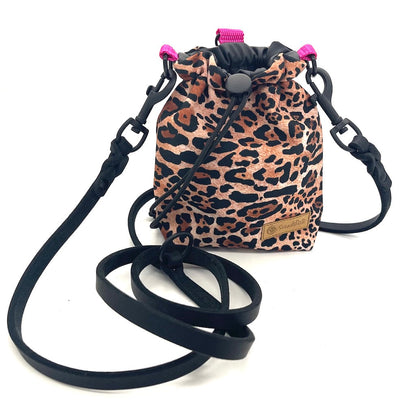 Leckerlibeutel Crazy Pink Leo Black Edition Goodiebag mit Hundeleine von ScandiPaws