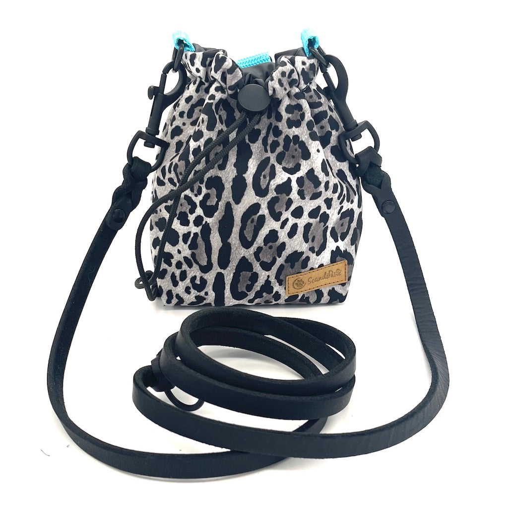 Leckerlibeutel Minty Grey Leo Black Goodiebag mit Hundeleine von ScandiPaws