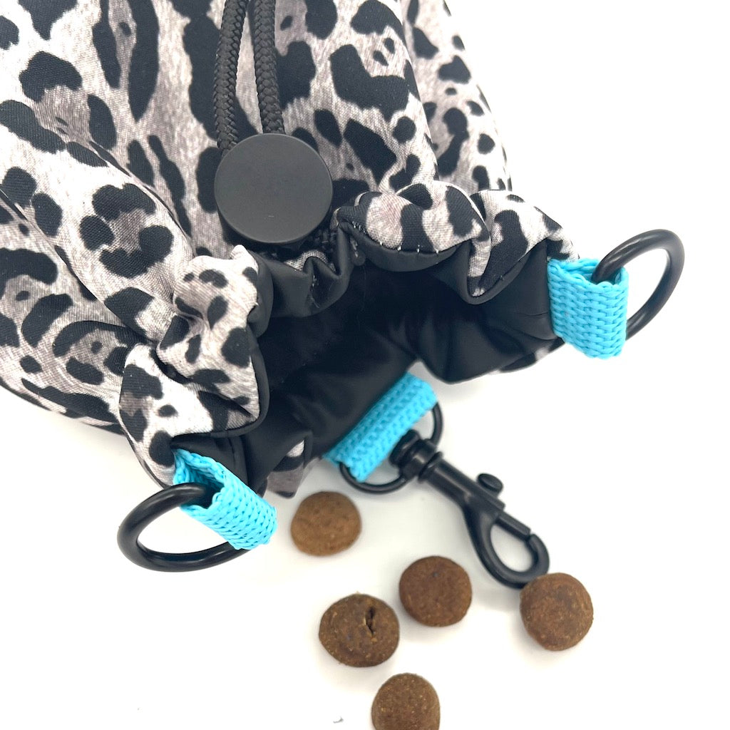 Leckerlibeutel Minty Grey Leo Black Goodiebag mit Hundeleine von ScandiPaws